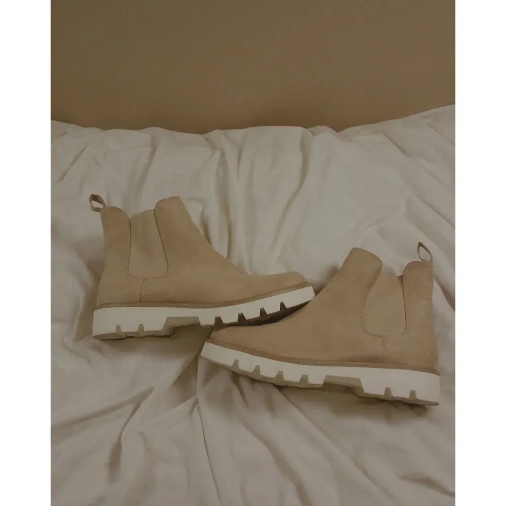 Chinese Laundry Beige Chelsea Lug Sole Ankle Boots Women's Size 10